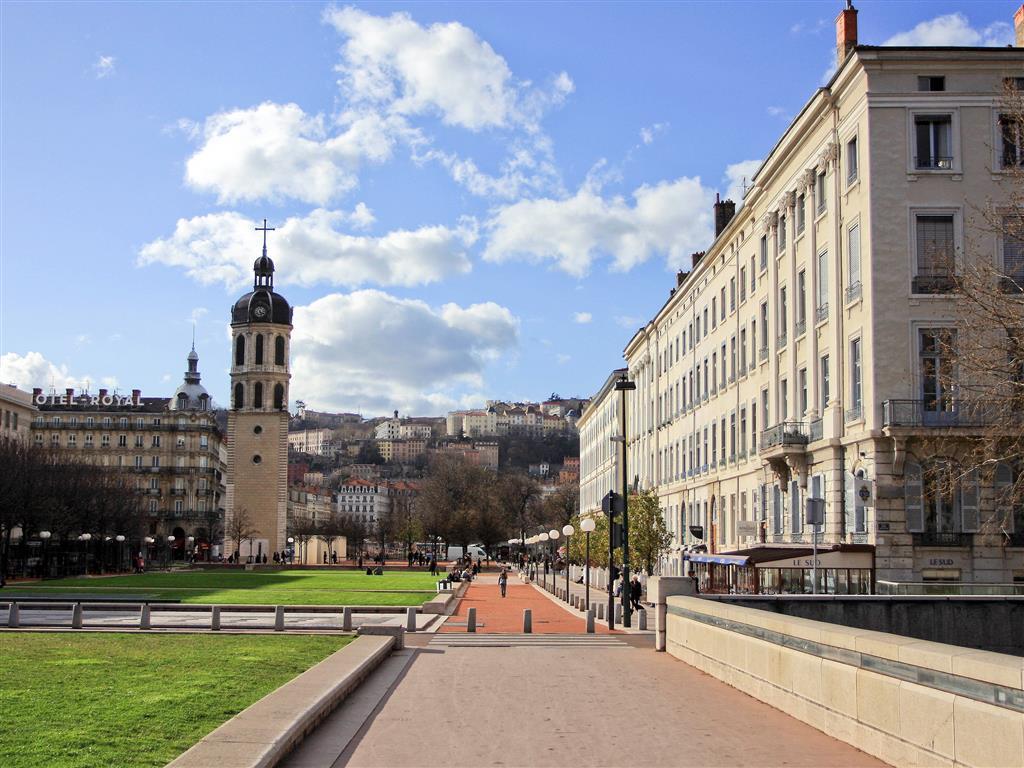 Hotel ibis Lyon Est Chaponnay Extérieur photo